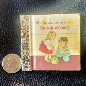 💲A little little Golden Book We Help Mommy